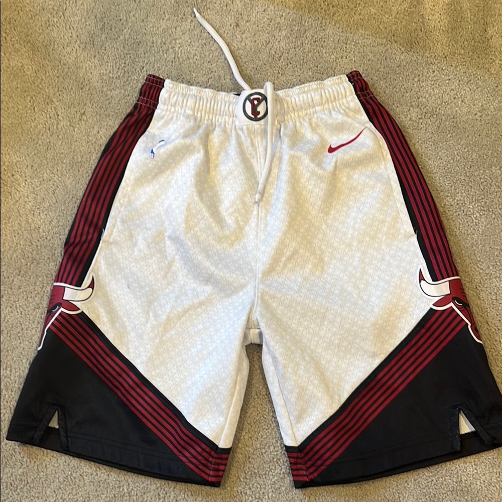 Nike Chicago bulls  White and Black Athletic Shorts Elastic Waistband